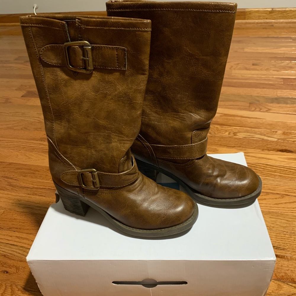Brown mid boot